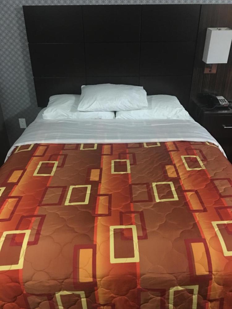 Smoking 2 Queen Room interior