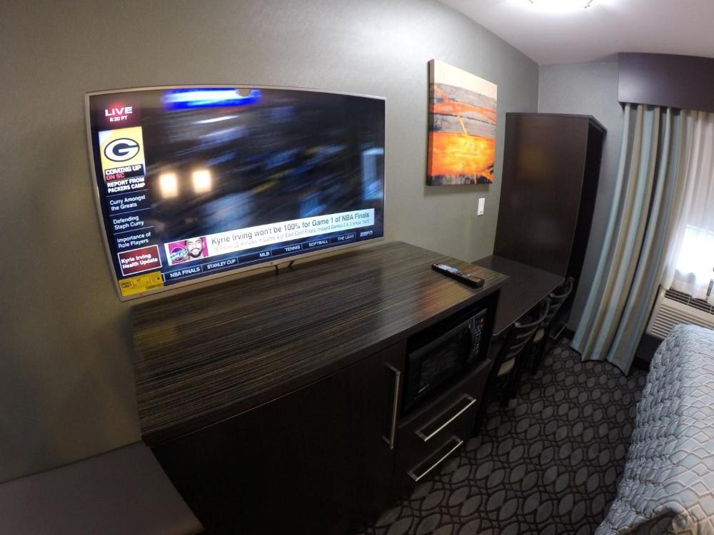King Room - Non-Smoking interior